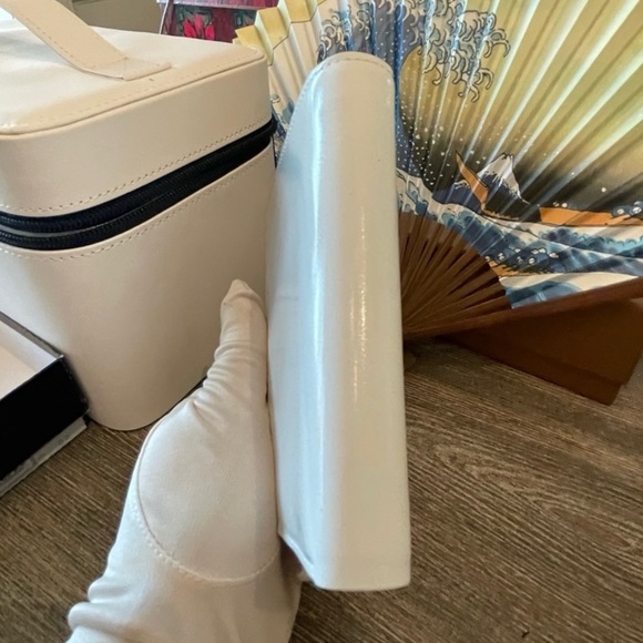 Gianni Versace Sunburst compact wallet white leather - Picture 11 of 16